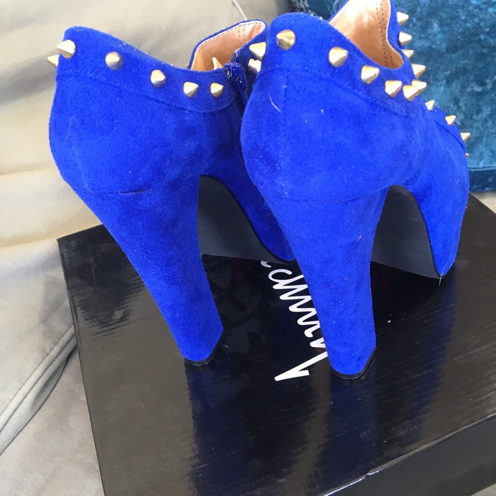 Shoes - Picture 3 of 4